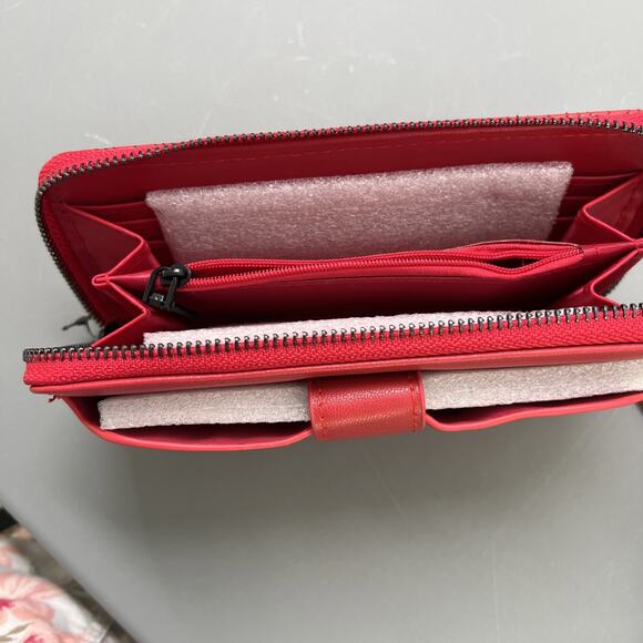 NWT Badgley Mischka Wristlet Red Quilted Wallet Strap Vegan Leahter - Picture 5 of 11